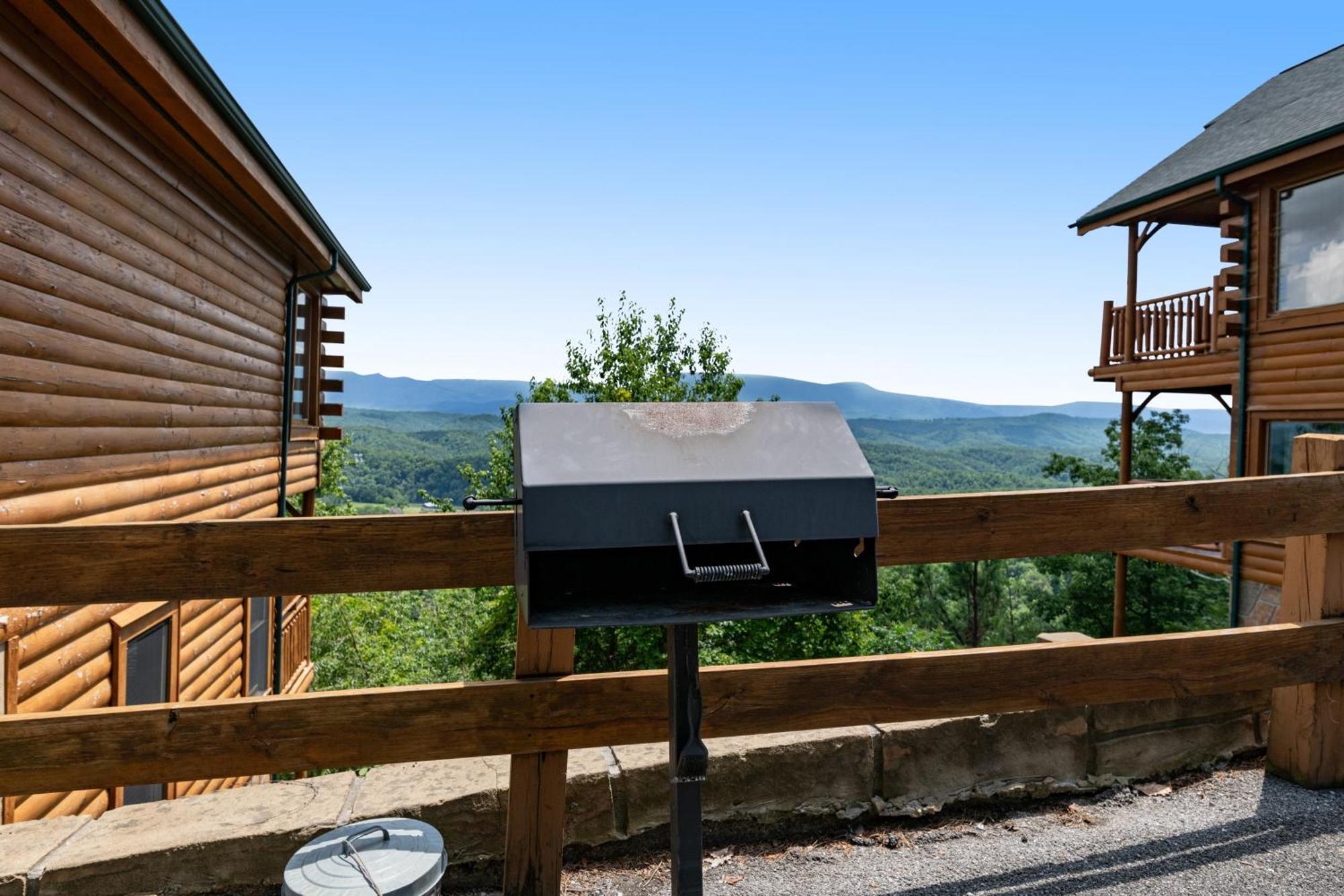 Hillbilly Highrise Villa Pigeon Forge Exterior photo