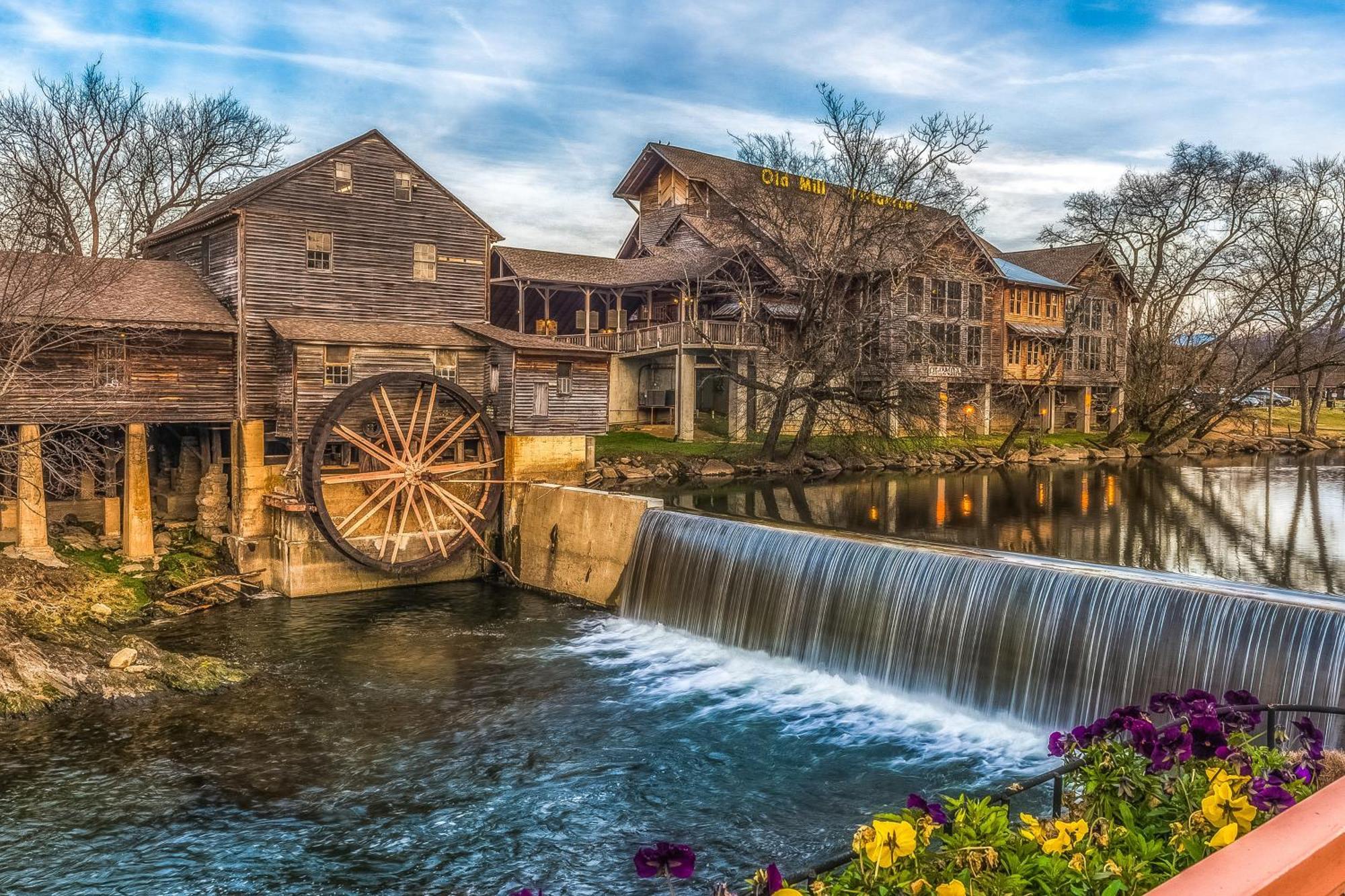 Hillbilly Highrise Villa Pigeon Forge Exterior photo